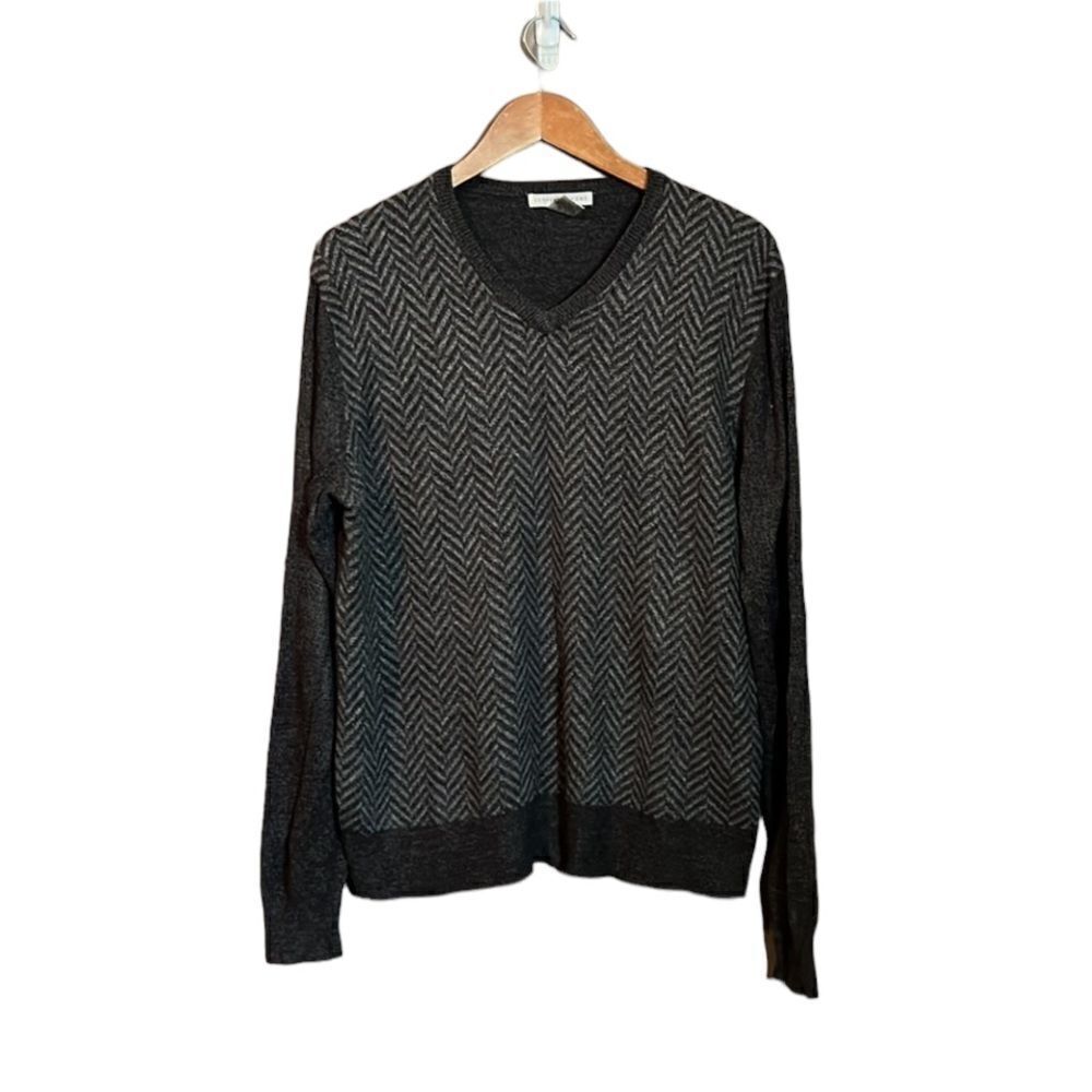 Geoffrey Beene grey v neck sweater. Size medium